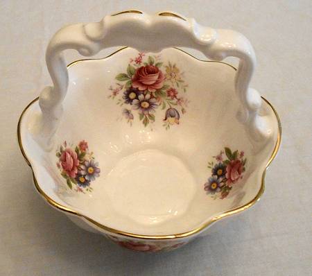Richmond 5" Handled Basket