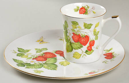 Virginia Strawberry Snack Plate & Mug Set