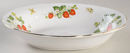 Virginia Strawberry 9" Oval Vegetable Bowl
