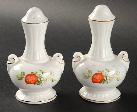 Virginia Strawberry Salt & Pepper Set
