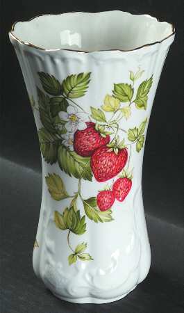 Virginia Strawberry 7" Vase
