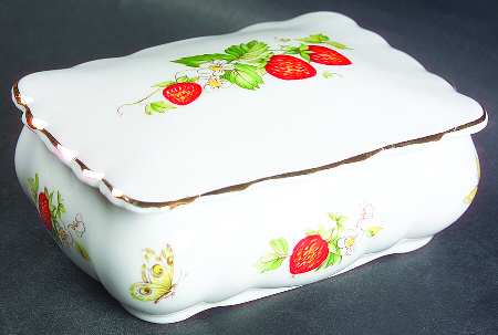 Virginia Strawberry 4" Rectangular Box & Lid