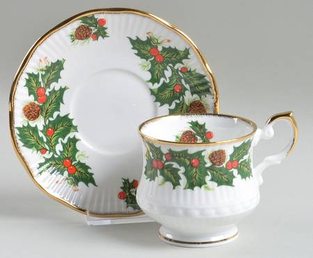 Yuletide (Scalloped) Flat Cup & Saucer Set