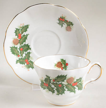Yuletide (Scalloped) Flat Cup & Saucer Set