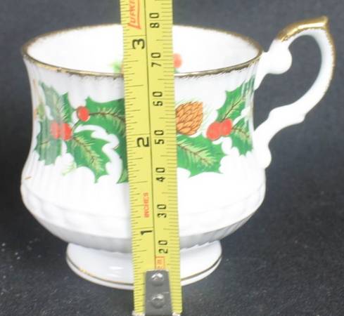 Yuletide (Scalloped) Flat Cup