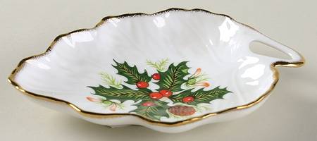 Yuletide (Scalloped) Leaf Shaped Dish