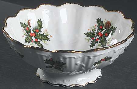 Yuletide (Scalloped) Medium All Purpose Bowl