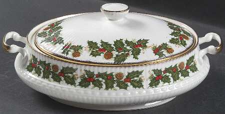 Yuletide (Scalloped) Oval Covered Vegetable