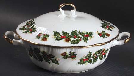 Yuletide (Scalloped) Round Covered Vegetable