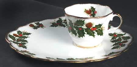 Yuletide (Scalloped) Snack Plate & Cup Set