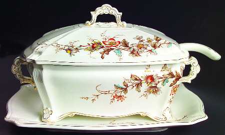 Buckingham Tureen & Lid w/Ladle & Underplate