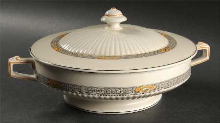 The Meaford Round Covered Vegetable