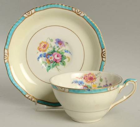 Roslyn Flat Cup & Saucer Set