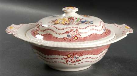 Rutland Red Round Covered Vegetable