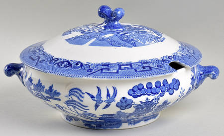 Willow Blue (Birds, Diamond Stamp) Round Covered Vegetable