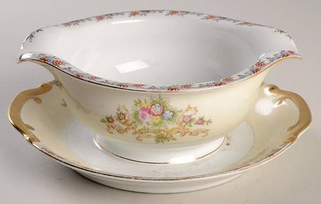 RLC3 Gravy Boat with Attached Underplate