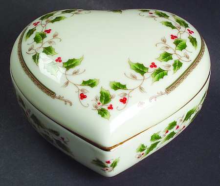 Holly Holiday Heart Shape Box & Lid