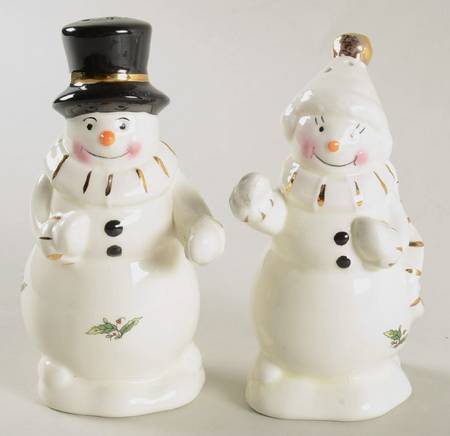 Holly Holiday Figural Salt & Pepper Set