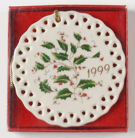 Holly Holiday 1999 Annual Ornament