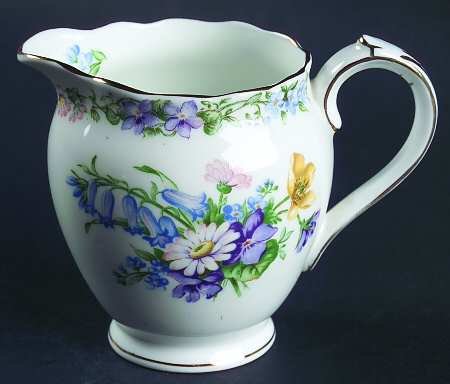 Garland (Smooth Gold Trim) Creamer