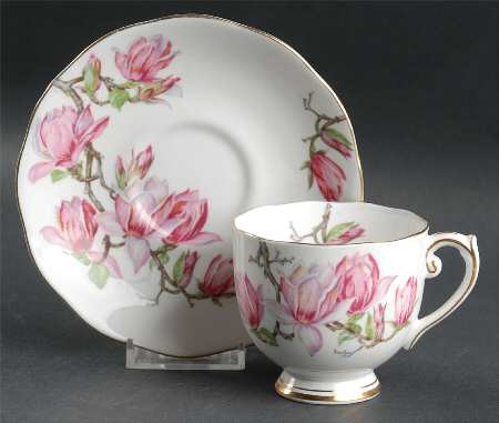 Magnolia Footed Cup & Saucer Set