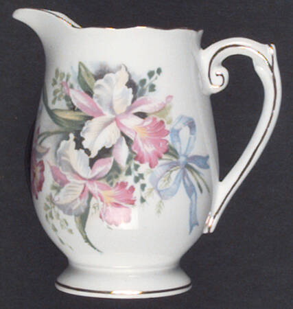 Sweet Romance Creamer by Roslyn (England)