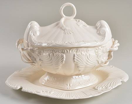 Classics Tureen & Lid w/Underplate