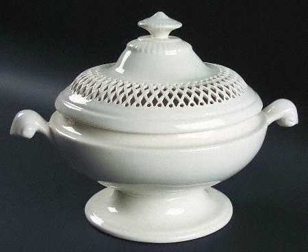 Classics Round Covered Vegetable