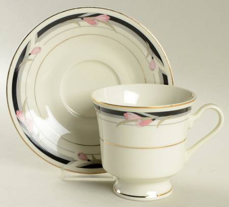 Courtly Footed Cup & Saucer Set