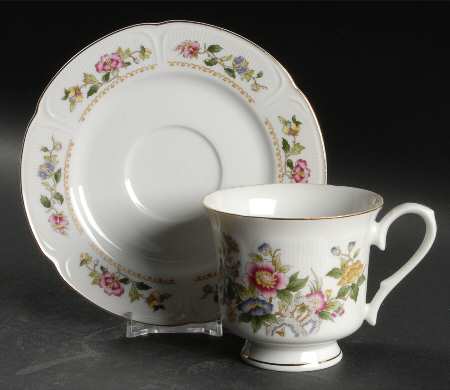Fleur De Paradis Footed Cup & Saucer Set by Ranmaru