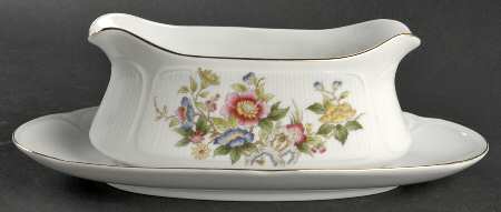 Fleur De Paradis Gravy Boat with Attached Underplate by Ranmaru