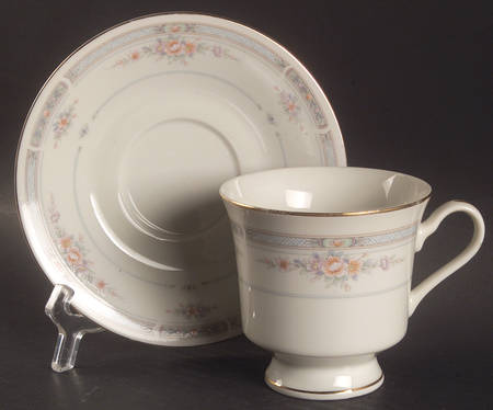 Inglewood Footed Cup & Saucer Set