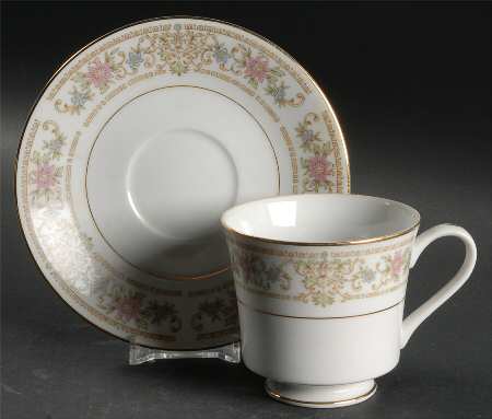 Roxbury Footed Cup & Saucer Set by Ranmaru