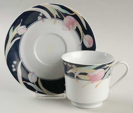 Splendour Footed Cup & Saucer Set by Ranmaru