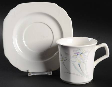 White Iris Flat Cup & Saucer Set by Ranmaru