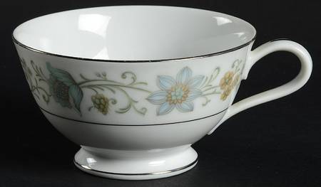 Floris Footed Cup