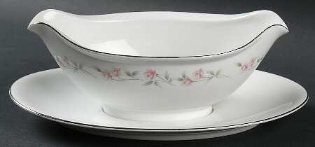 Nancy Gravy Boat with Attached Underplate