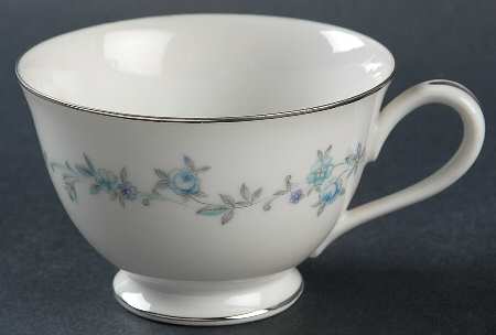 Olga Footed Cup