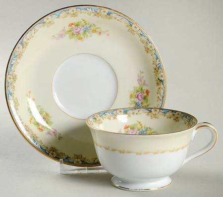 RO1 Footed Cup & Saucer Set