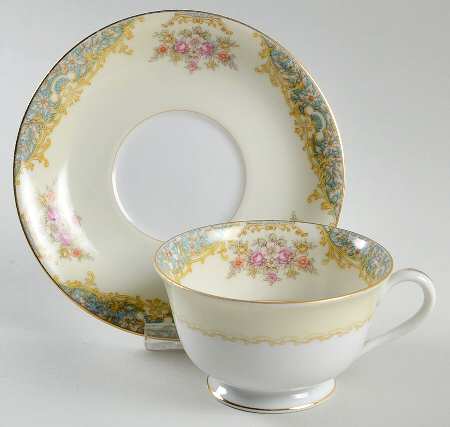 RO12 Footed Cup & Saucer Set