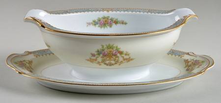 RO24 Gravy Boat with Attached Underplate