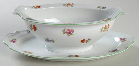RO8 Gravy Boat with Attached Underplate