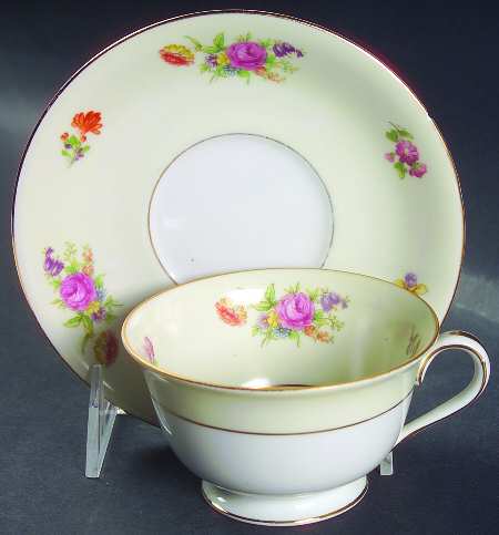 RO9 Footed Cup & Saucer Set