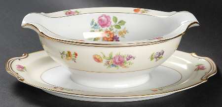 RO9 Gravy Boat with Attached Underplate