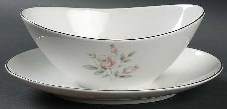 Rosetta Gravy Boat with Attached Underplate
