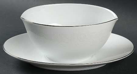 Serena Gravy Boat with Attached Underplate