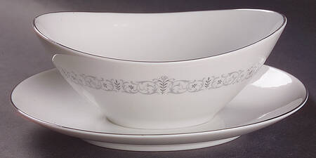 Ulrica Gravy Boat with Attached Underplate