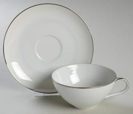 Vida Flat Cup & Saucer Set