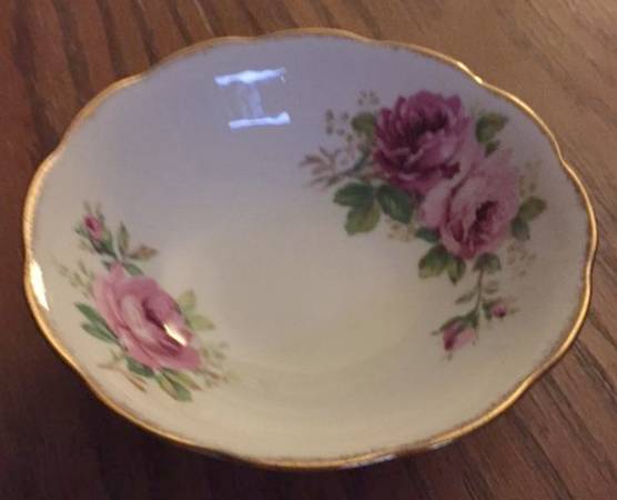 American Beauty (White Background) 8" Round Vegetable Bowl