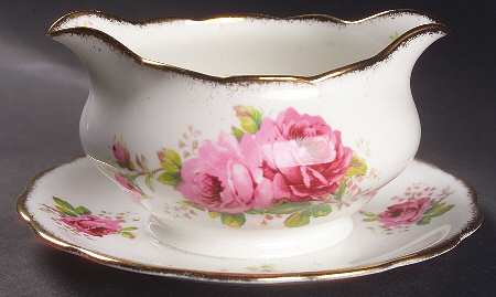 Gravy Boat with Attached Underplate
